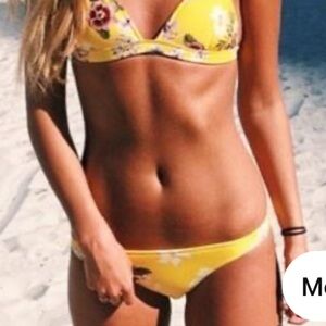 Triangl Delilah- Fiore Giallo. Yellow floral bikini bottom M